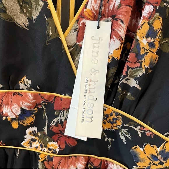 NWT June & Hudson Size Small Black Floral Cropped Jumpsuit V-neck Elbow Sleeve - Picture 6 of 7